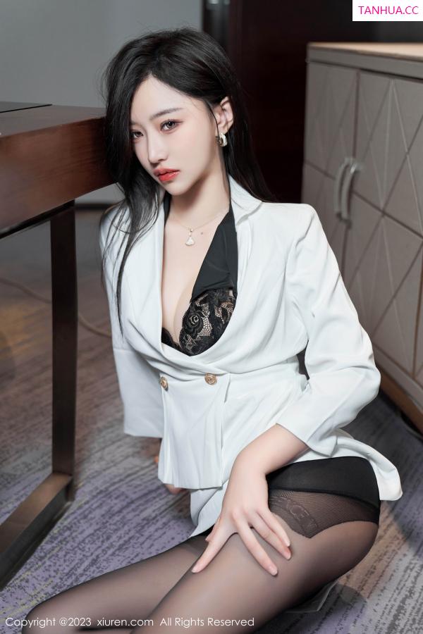   [XiuRen]高清写真图 2023.06.12 No.6900 妙可可Cheese 黑丝美腿第2张图片